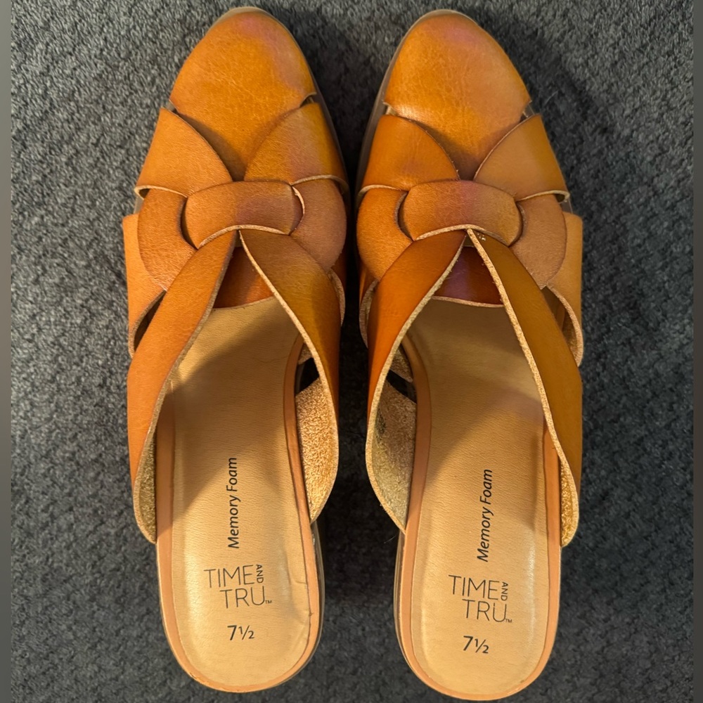 Women’s Time and Tru brand shoes size 7.5 - Picture 2 of 5
